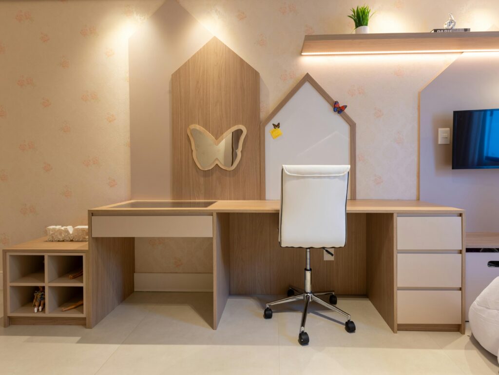 Charming child's bedroom in Salvador, Brazil featuring modern decor, a stylish desk, and soft lighting for a cozy atmosphere.